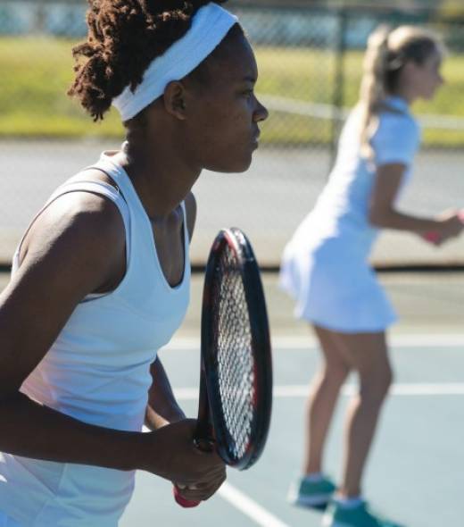 female-group-tennis-class-590X520